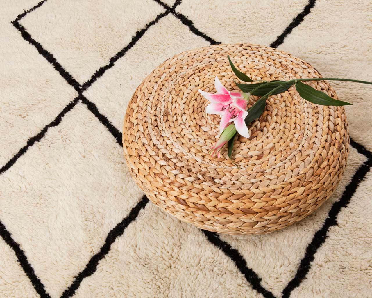 BENI-OURAIN-fiore-tappeto-di-lana-naturale